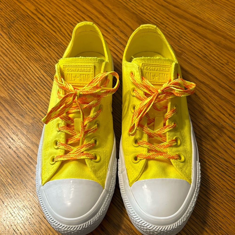 Excellent Condition! Converse 7.5 All Stars